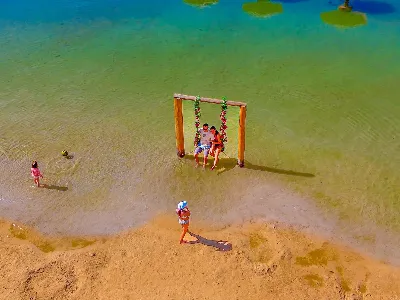 Lazer na Praia da Figueira — Água calma e tranquila