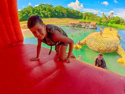 Balneário da Praia da Figueira — As crianças se divertem na praia!